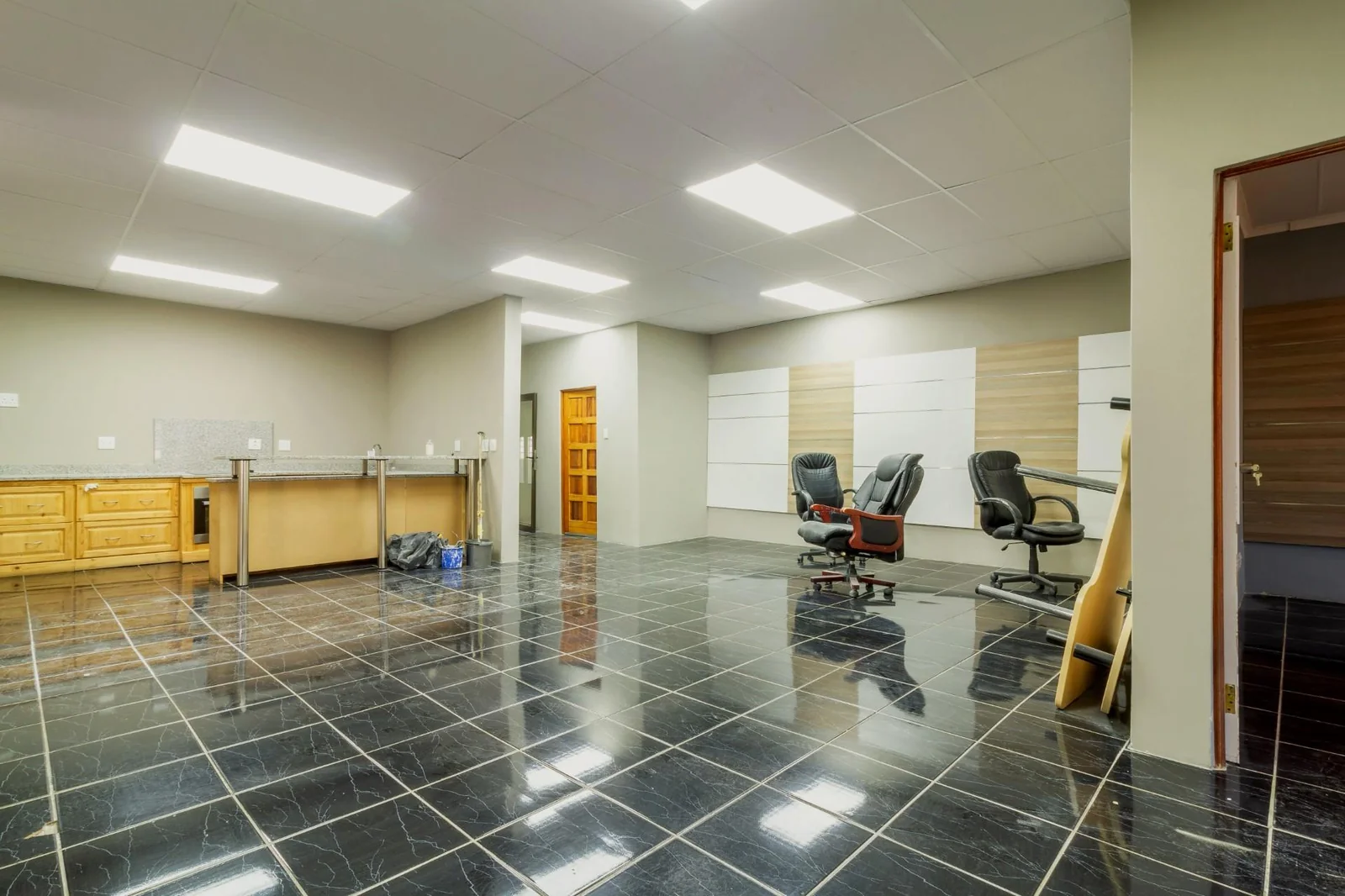 PRIME COMMERCIAL SPACE/ WAREHOUSE AND OFFICES