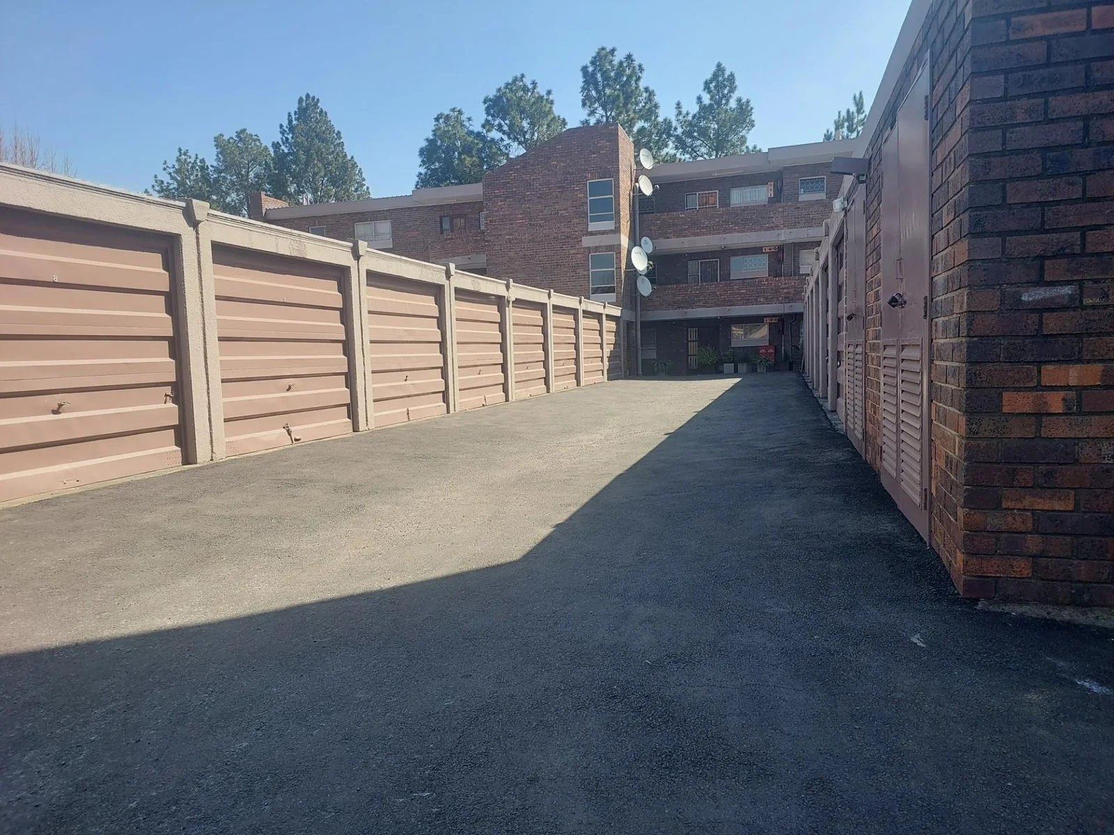 Spacious, well located at an absolute bargain price town house for sale in Three Rivers.