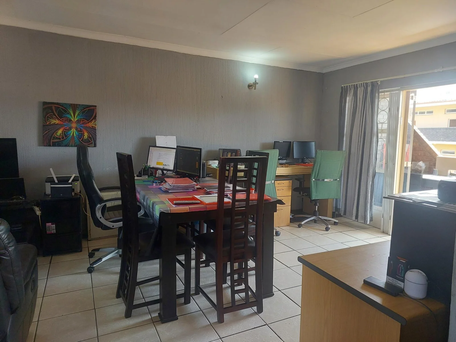 Spacious, well located at an absolute bargain price town house for sale in Three Rivers.