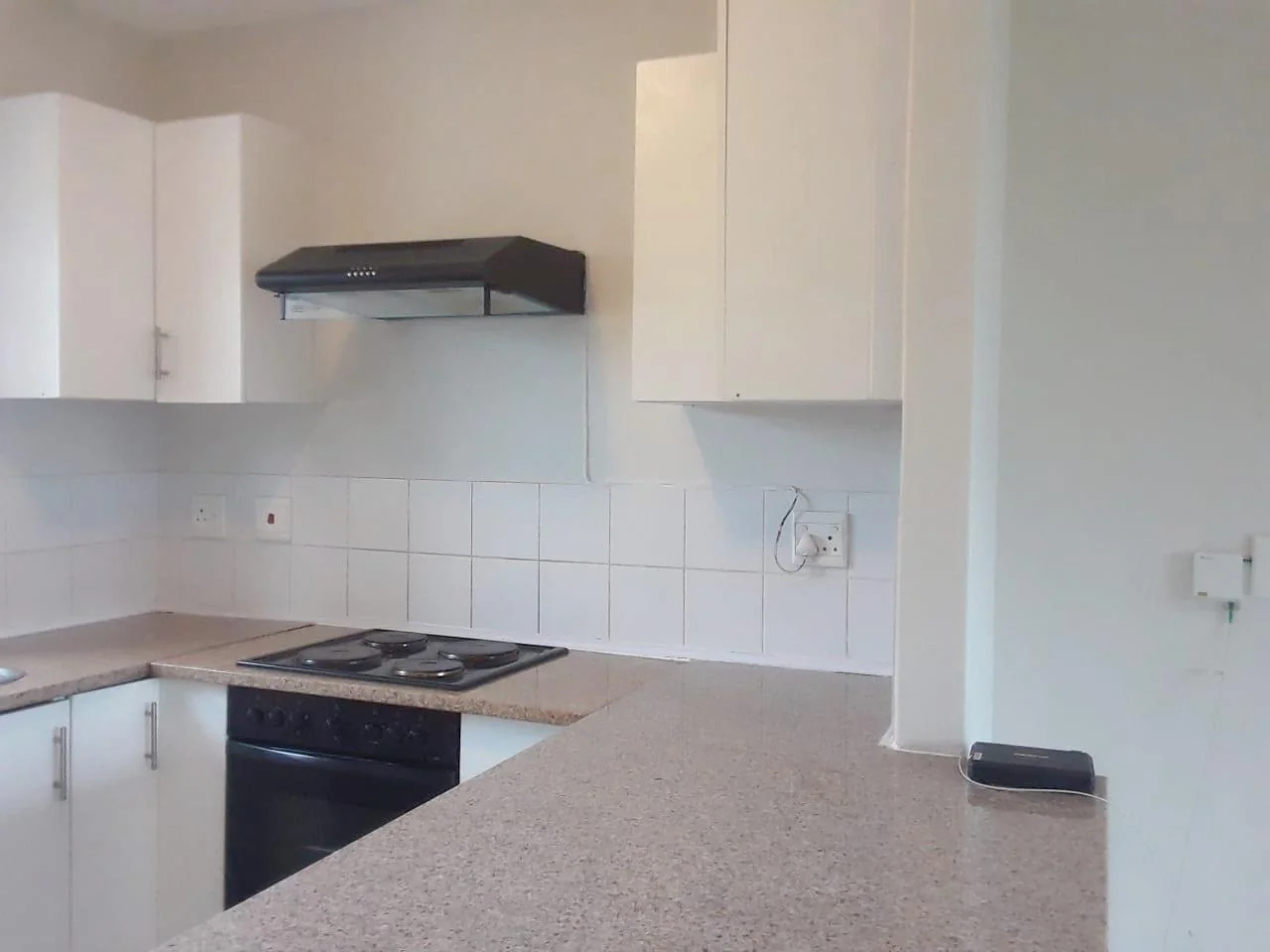 Charming 2-Bedroom Apartment with Private Garden in Madison Square Gardens, Table View