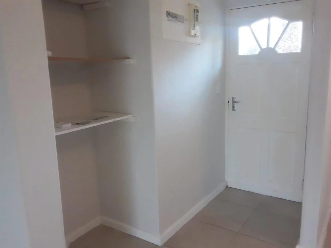 Charming 2-Bedroom Apartment with Private Garden in Madison Square Gardens, Table View