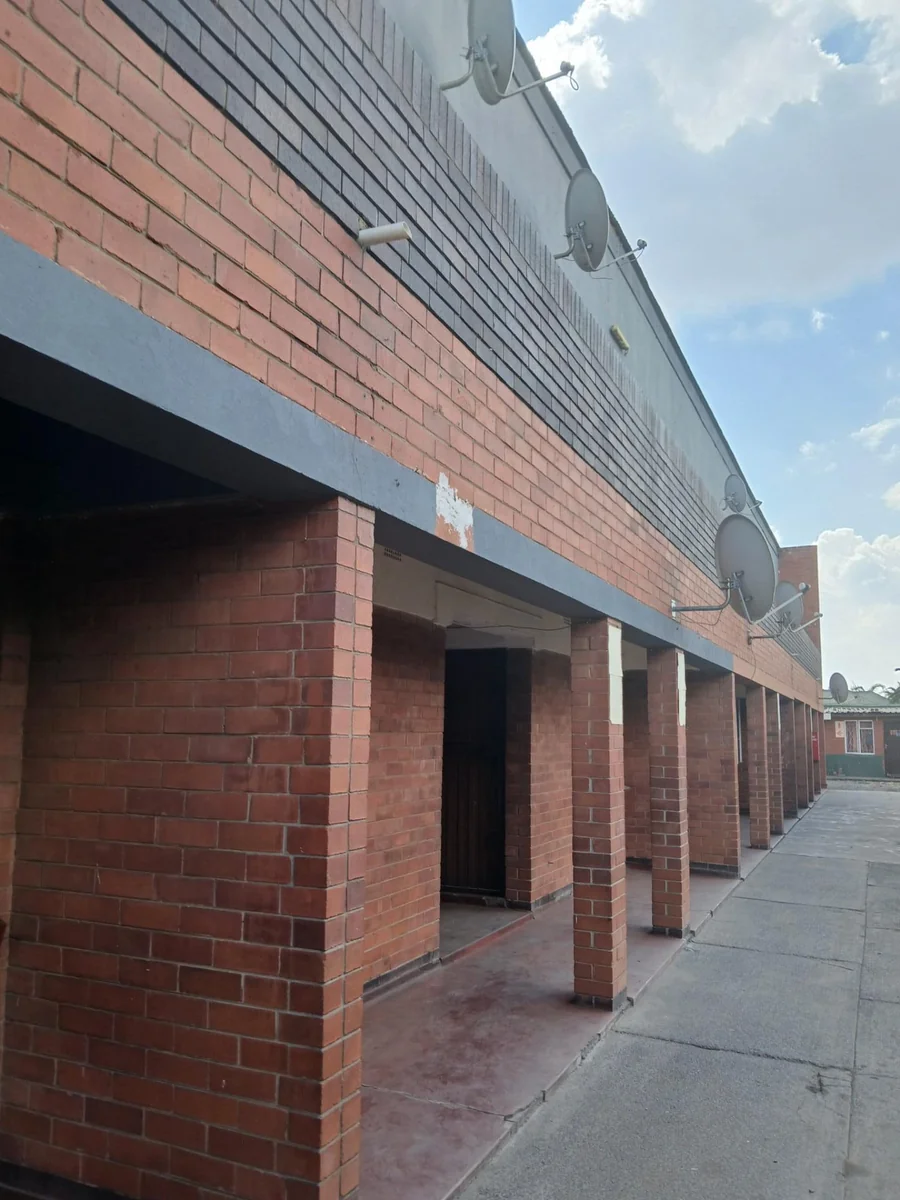 DRASTIC PRICE REDUCE! Block Of FLATS. Bedrooms --- Total 27!<br/>                            VEREENIGING CENTRAL.