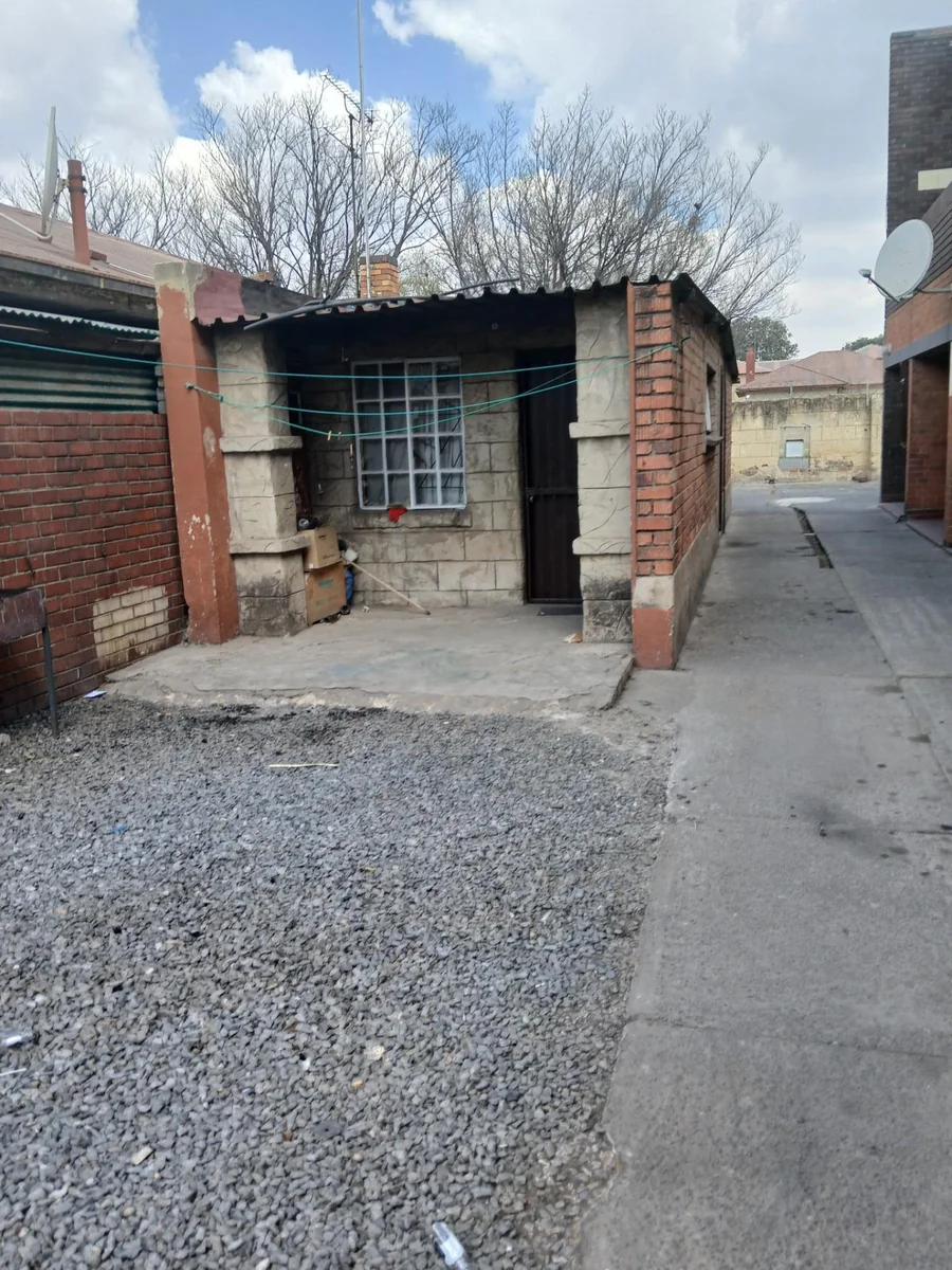 DRASTIC PRICE REDUCE! Block Of FLATS. Bedrooms --- Total 27!<br/>                            VEREENIGING CENTRAL.