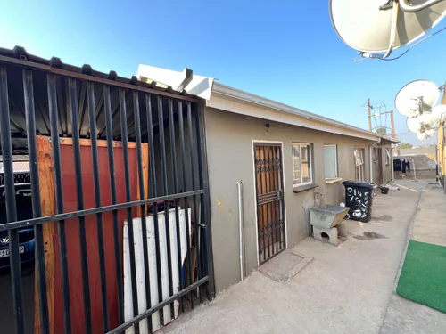 1 Nigeria, Cosmo City, Roodepoort