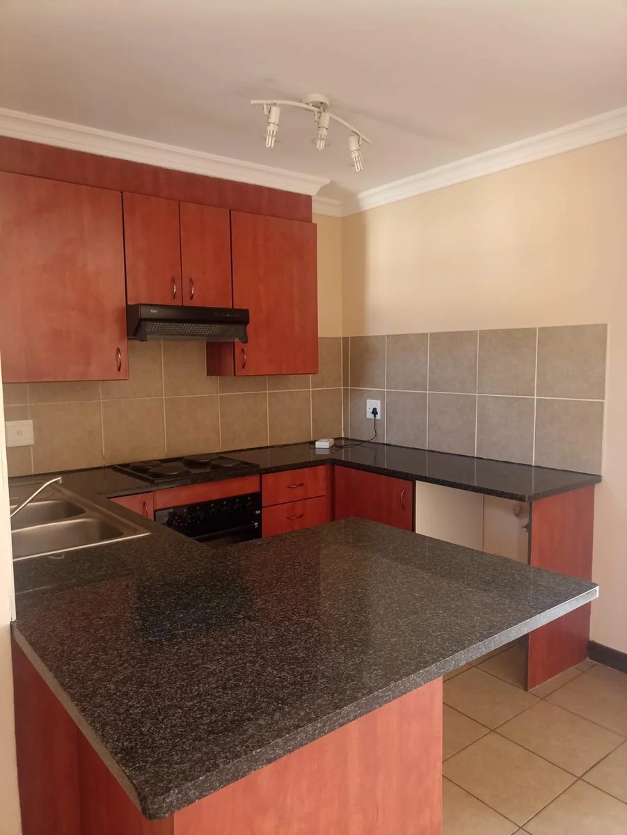 LOVELY TWO BEDROOM GROUND FLOOR APARTMENT 4 SALE IN MONTANA!