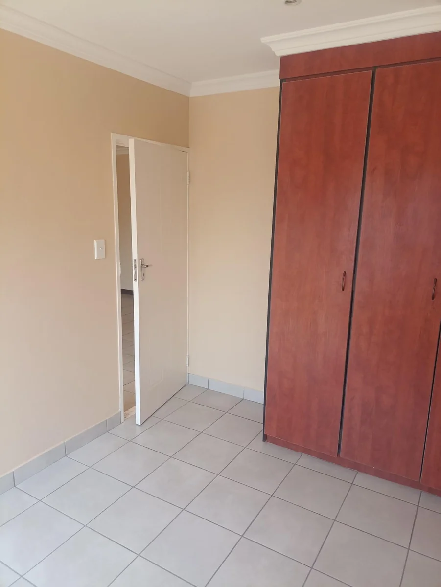 LOVELY TWO BEDROOM GROUND FLOOR APARTMENT 4 SALE IN MONTANA!