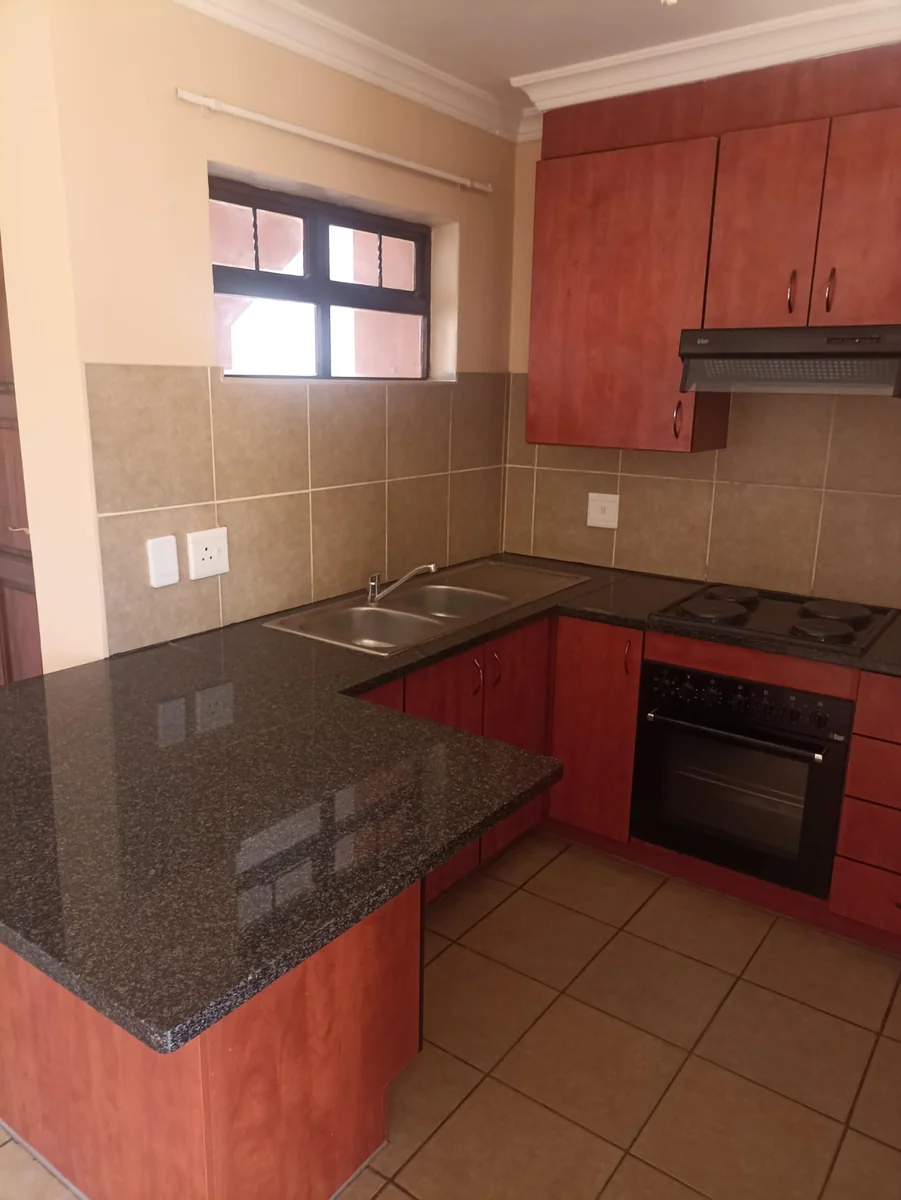 LOVELY TWO BEDROOM GROUND FLOOR APARTMENT 4 SALE IN MONTANA!