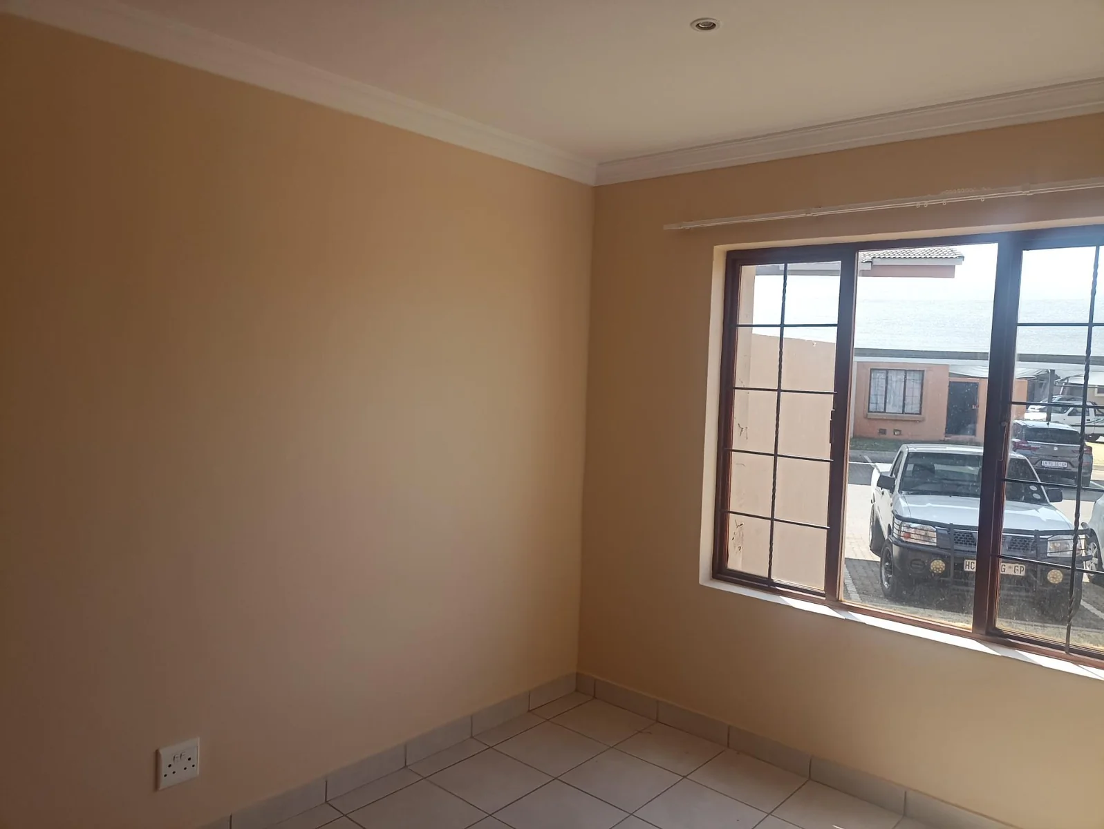 LOVELY TWO BEDROOM GROUND FLOOR APARTMENT 4 SALE IN MONTANA!