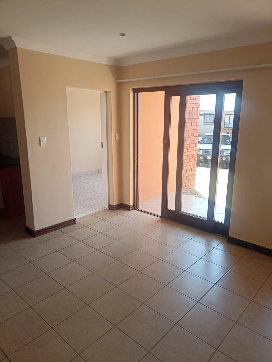 LOVELY TWO BEDROOM GROUND FLOOR APARTMENT 4 SALE IN MONTANA!