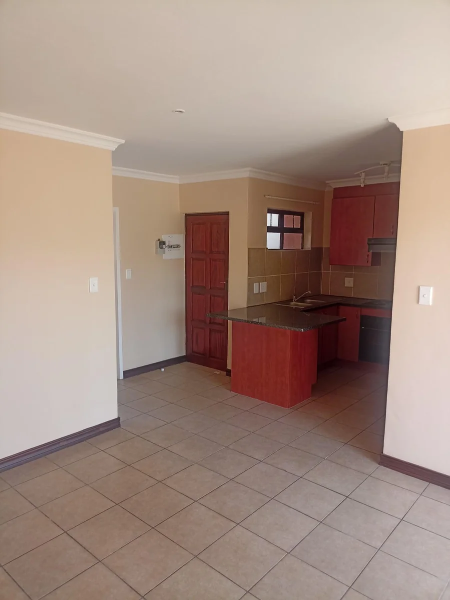 LOVELY TWO BEDROOM GROUND FLOOR APARTMENT 4 SALE IN MONTANA!