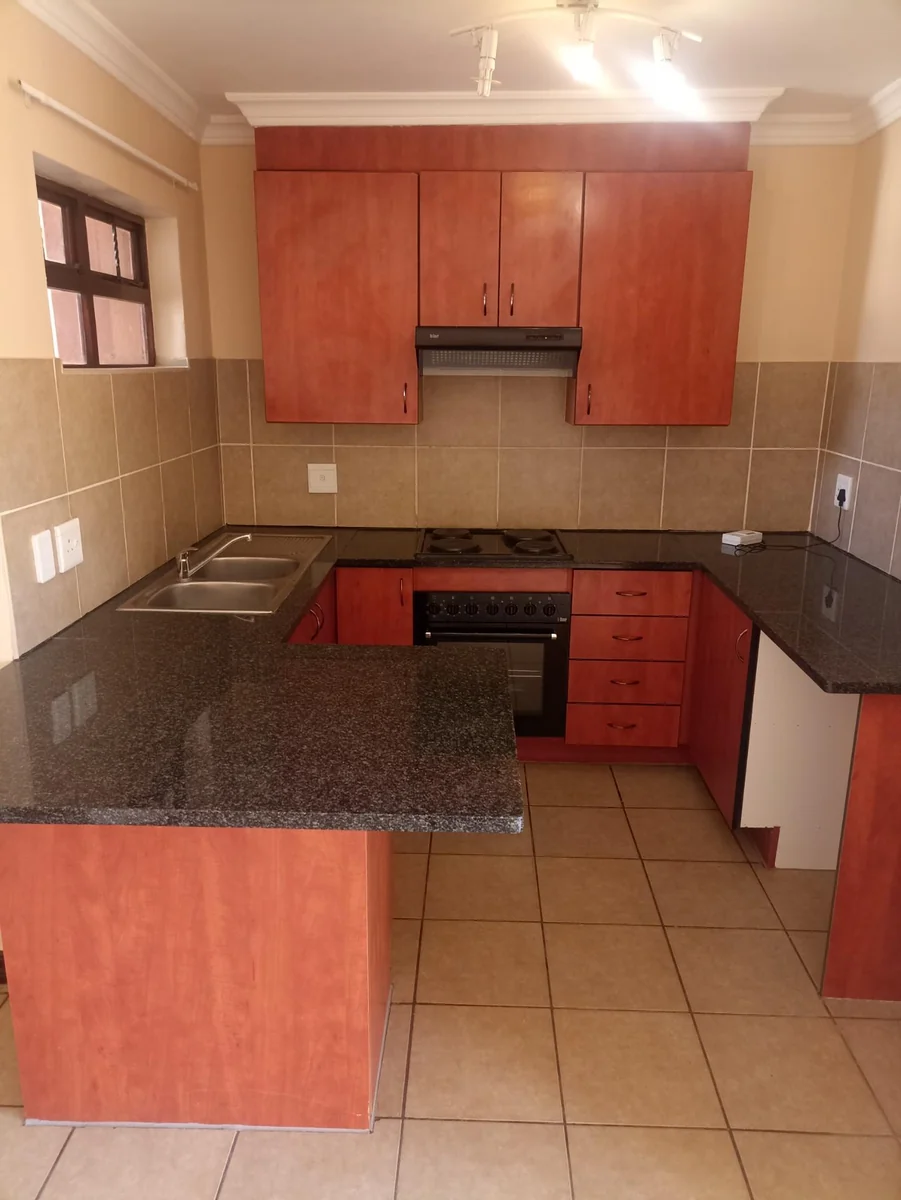 LOVELY TWO BEDROOM GROUND FLOOR APARTMENT 4 SALE IN MONTANA!