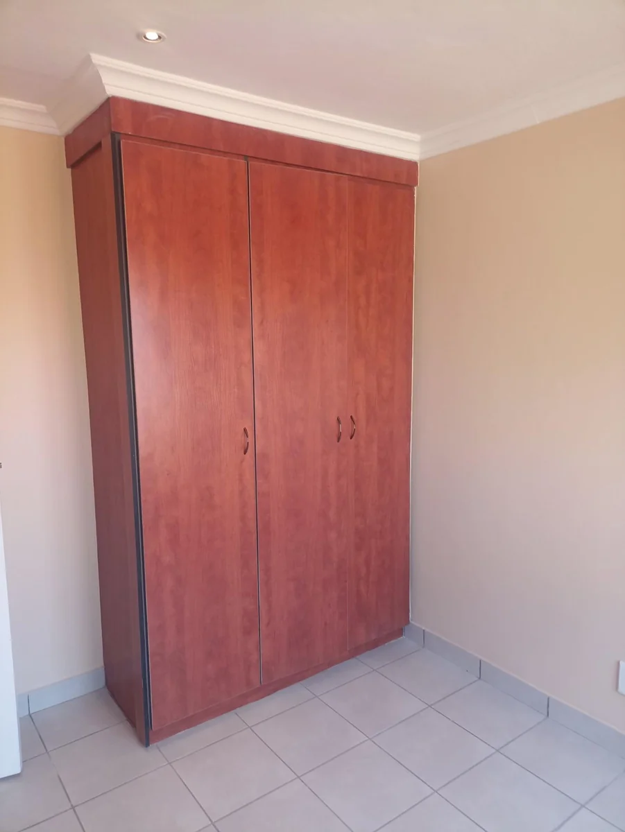 LOVELY TWO BEDROOM GROUND FLOOR APARTMENT 4 SALE IN MONTANA!