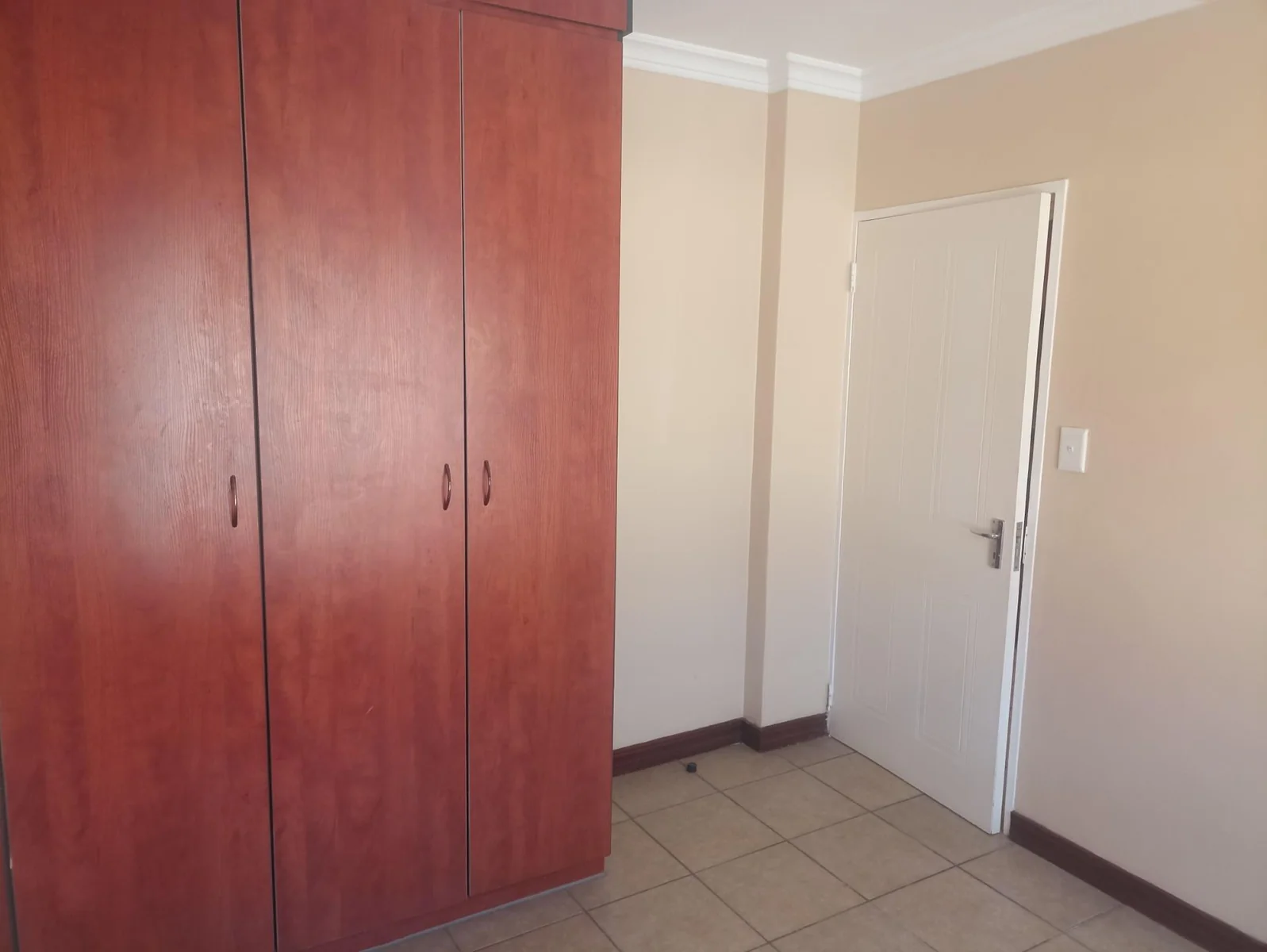 LOVELY TWO BEDROOM GROUND FLOOR APARTMENT 4 SALE IN MONTANA!