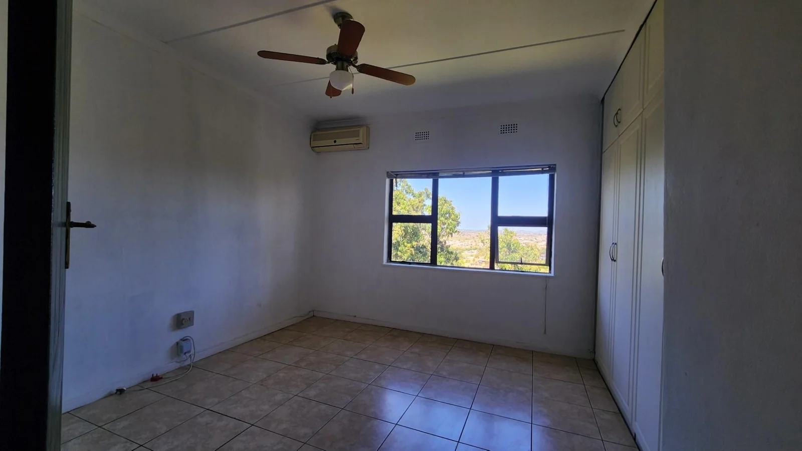 6 bedroom home in Panorama