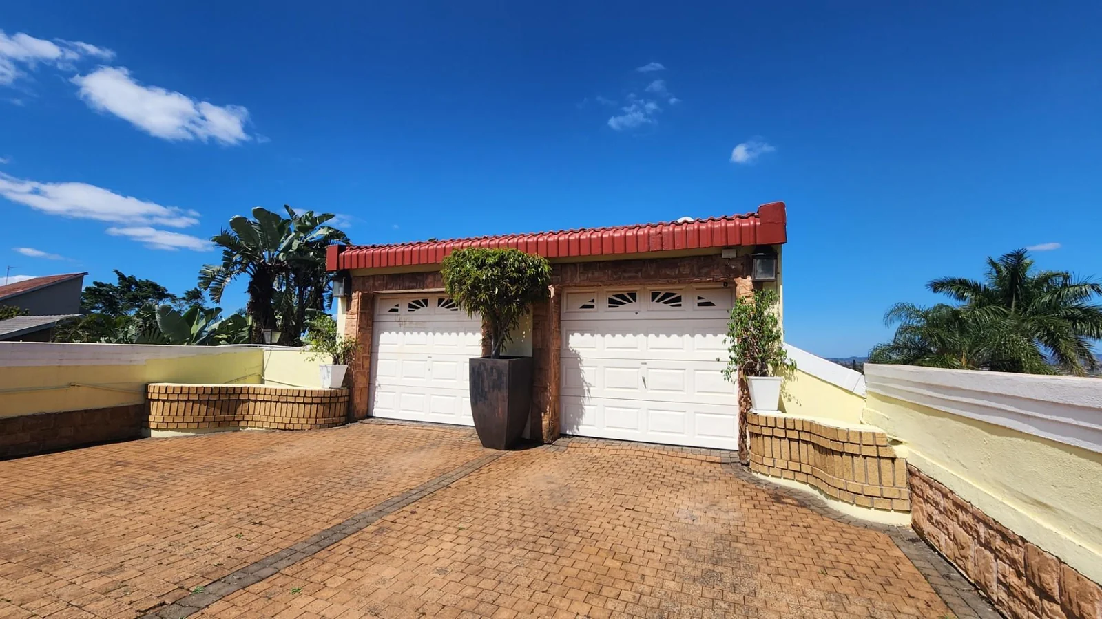 6 bedroom home in Panorama