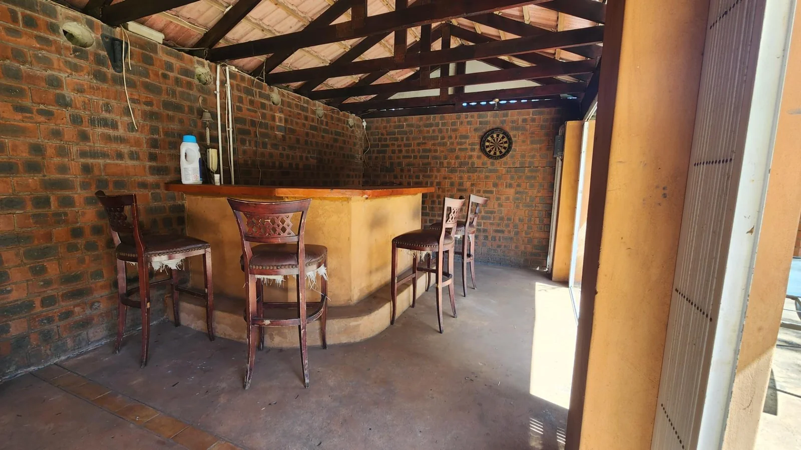 6 bedroom home in Panorama