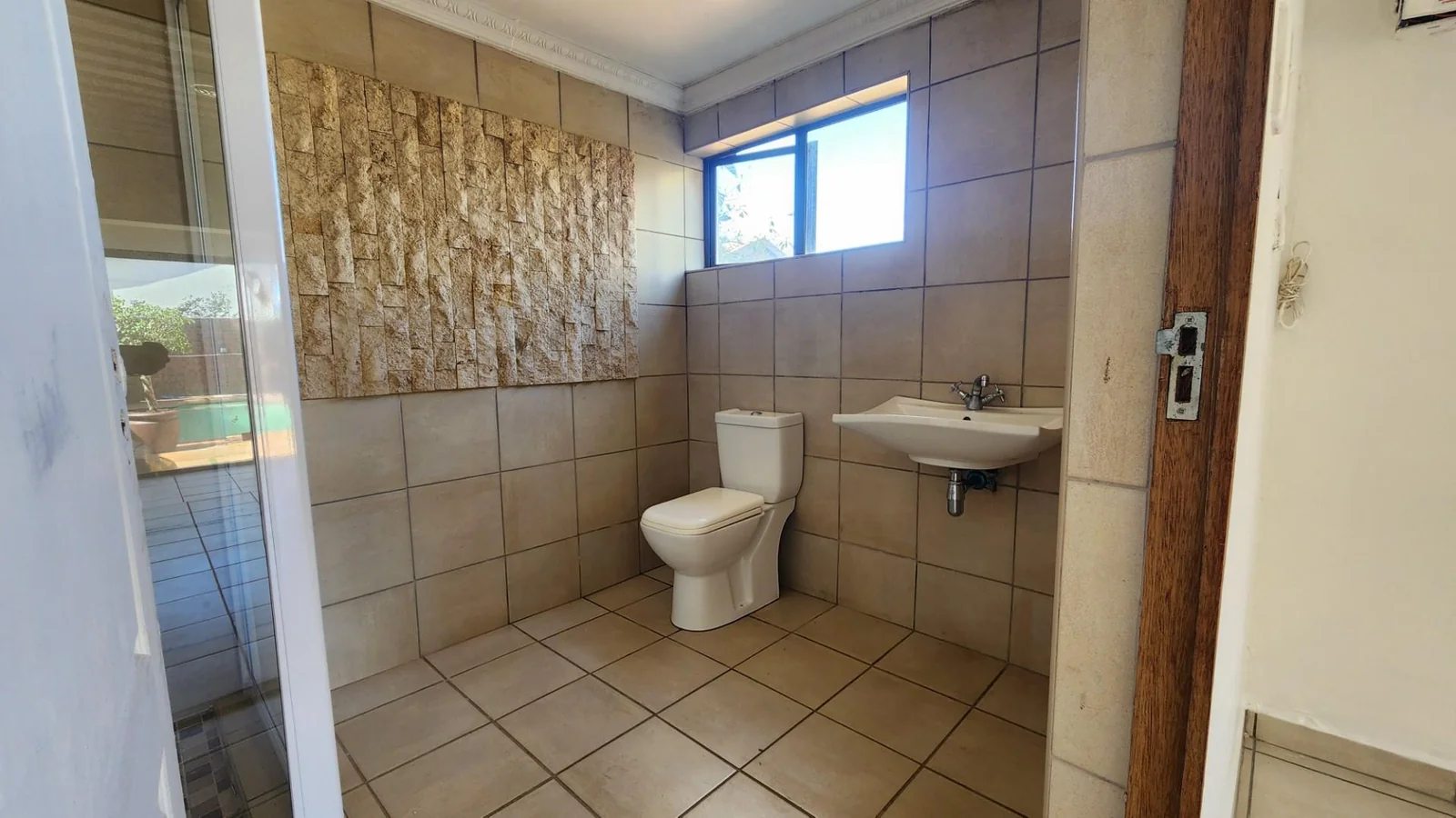 6 bedroom home in Panorama