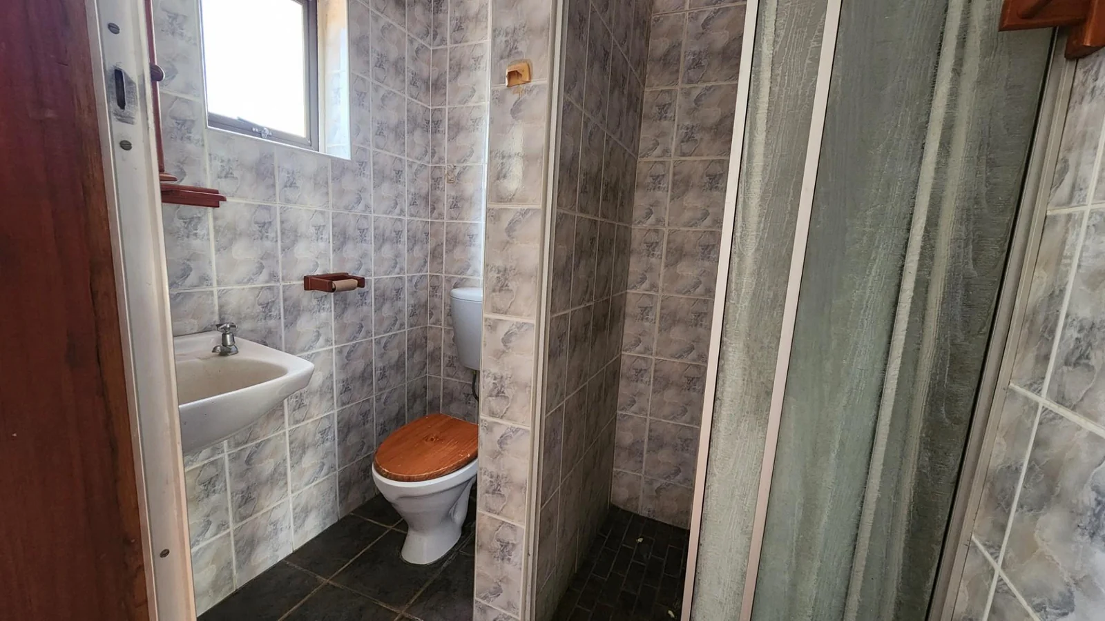 6 bedroom home in Panorama