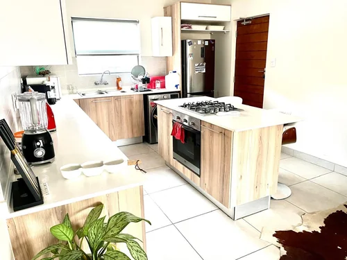 Founders Hill, Edenvale