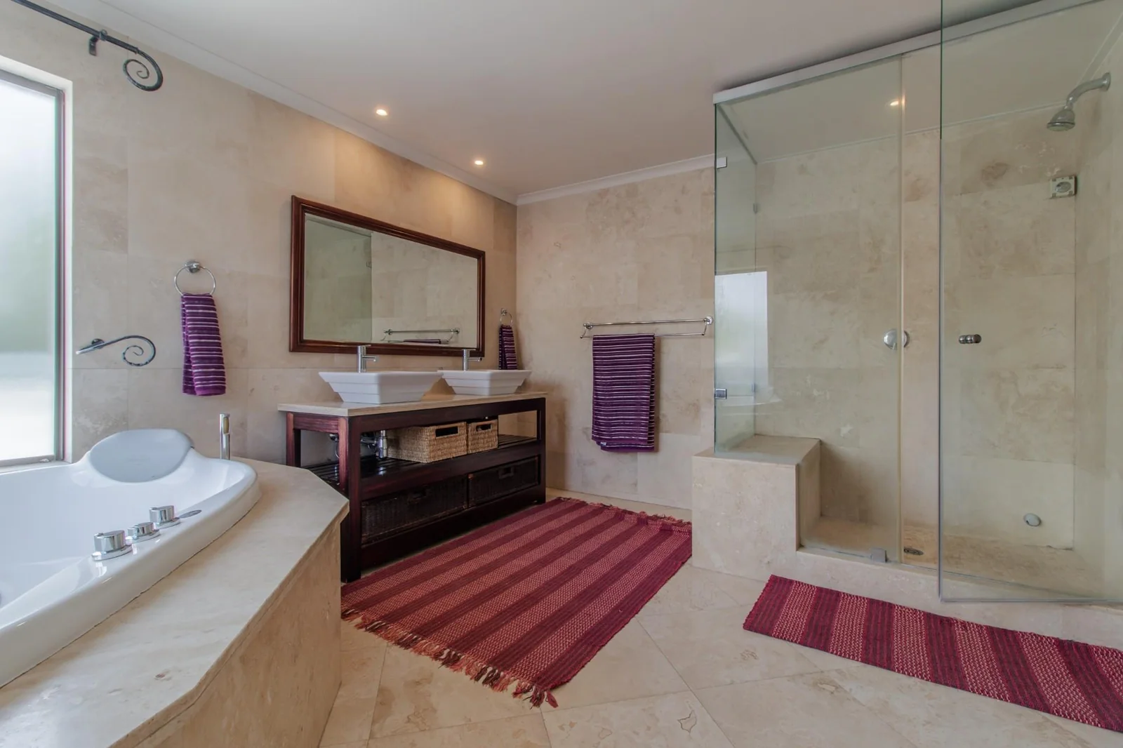 MODERN LUXURY MEETS NATURE: A UNIQUE PROPERTY