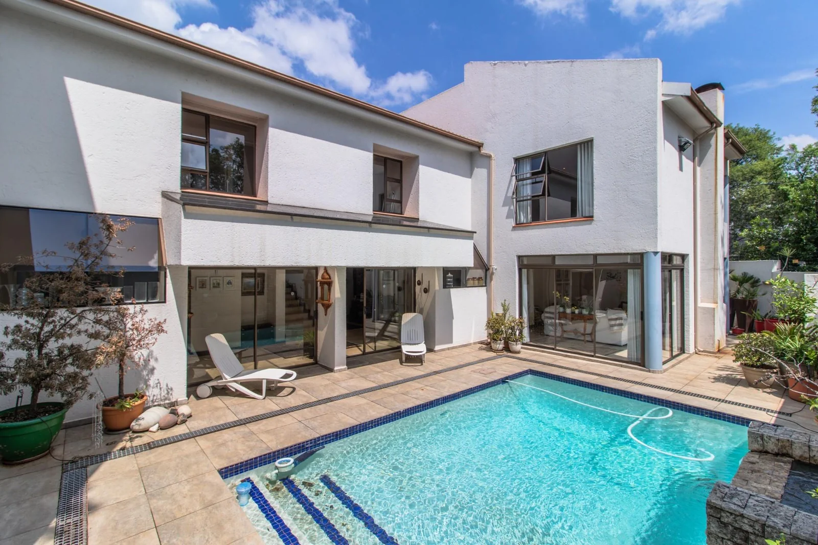 MODERN LUXURY MEETS NATURE: A UNIQUE PROPERTY