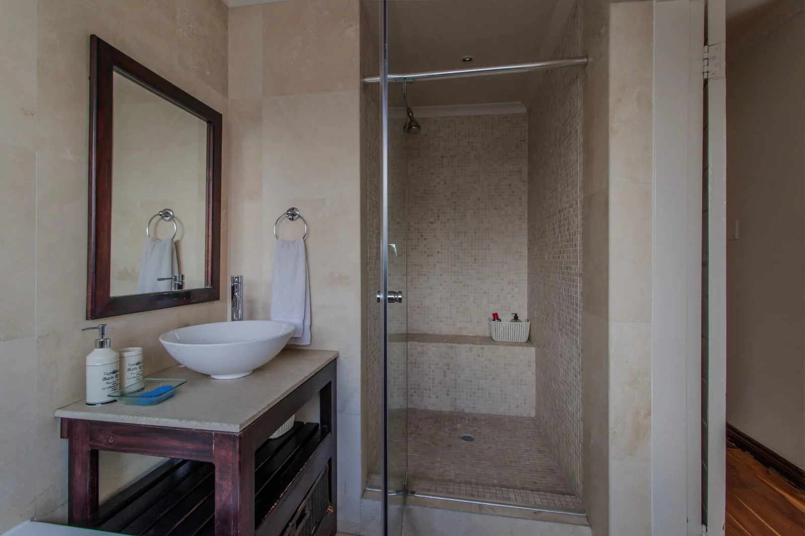 MODERN LUXURY MEETS NATURE: A UNIQUE PROPERTY