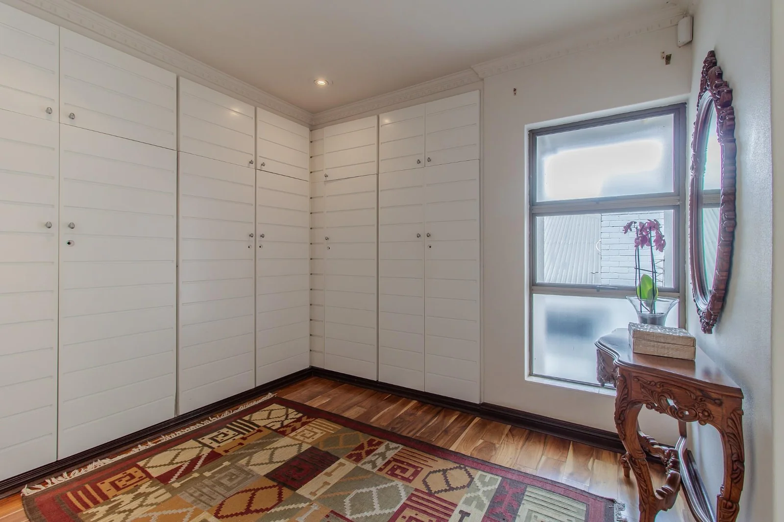 MODERN LUXURY MEETS NATURE: A UNIQUE PROPERTY