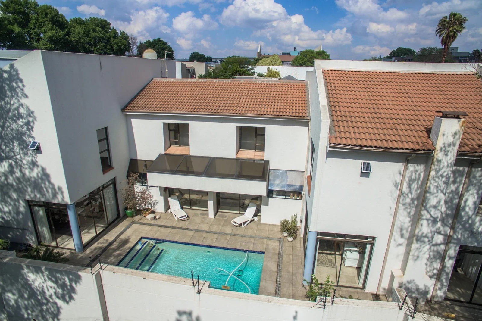 MODERN LUXURY MEETS NATURE: A UNIQUE PROPERTY