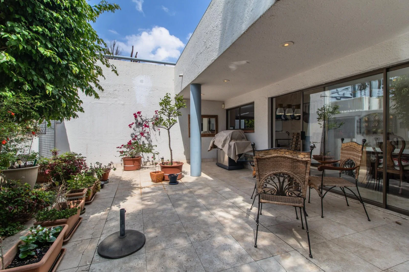 MODERN LUXURY MEETS NATURE: A UNIQUE PROPERTY