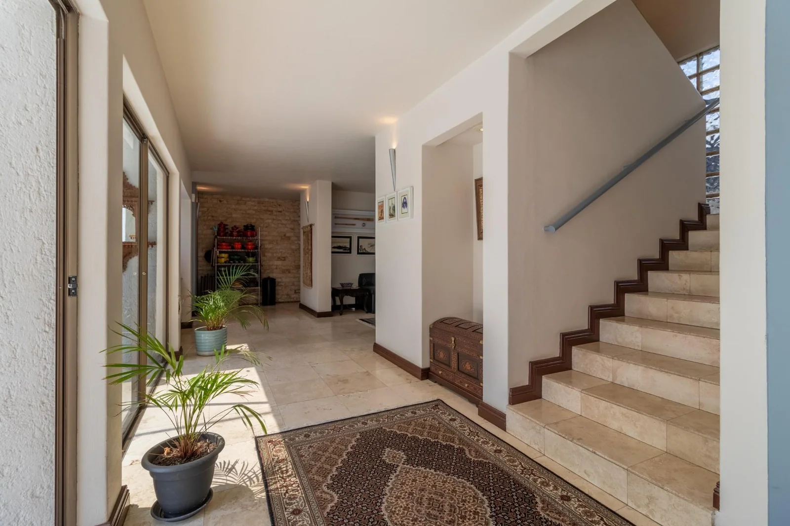 MODERN LUXURY MEETS NATURE: A UNIQUE PROPERTY