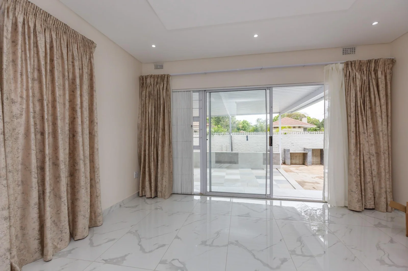 House in Durban North - 5 Bedrooms & 5 En-Suites