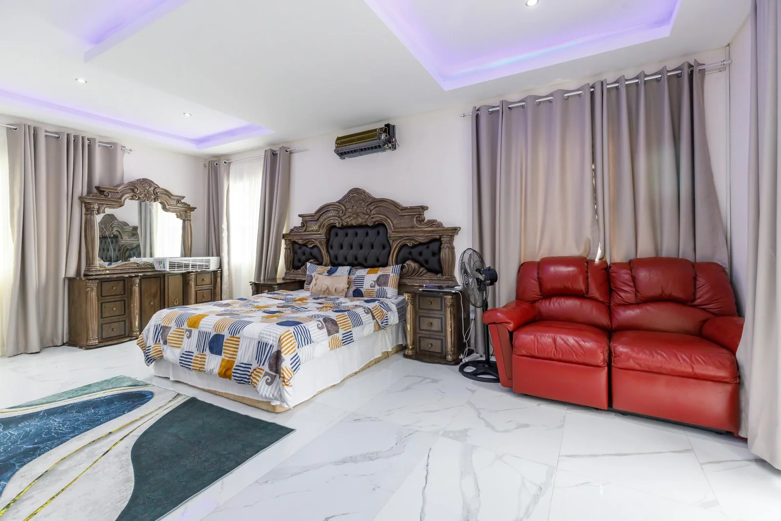 House in Durban North - 5 Bedrooms & 5 En-Suites