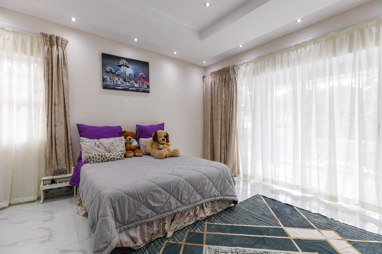 House in Durban North - 5 Bedrooms & 5 En-Suites