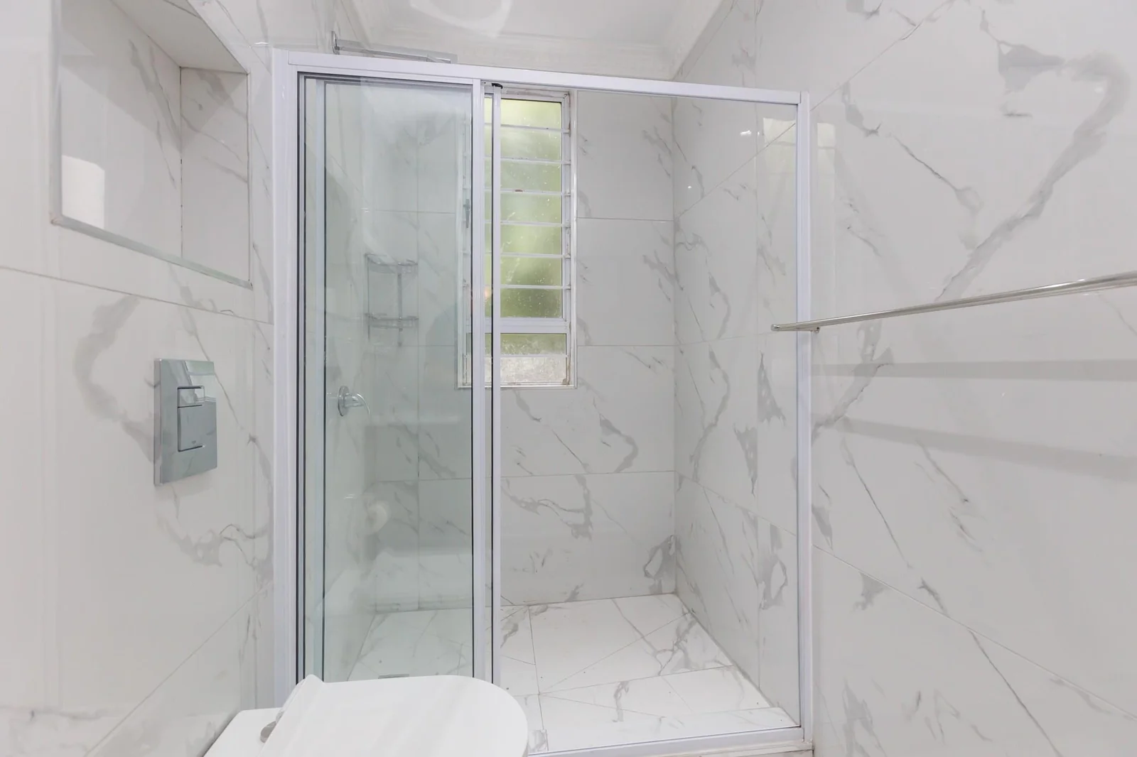 House in Durban North - 5 Bedrooms & 5 En-Suites