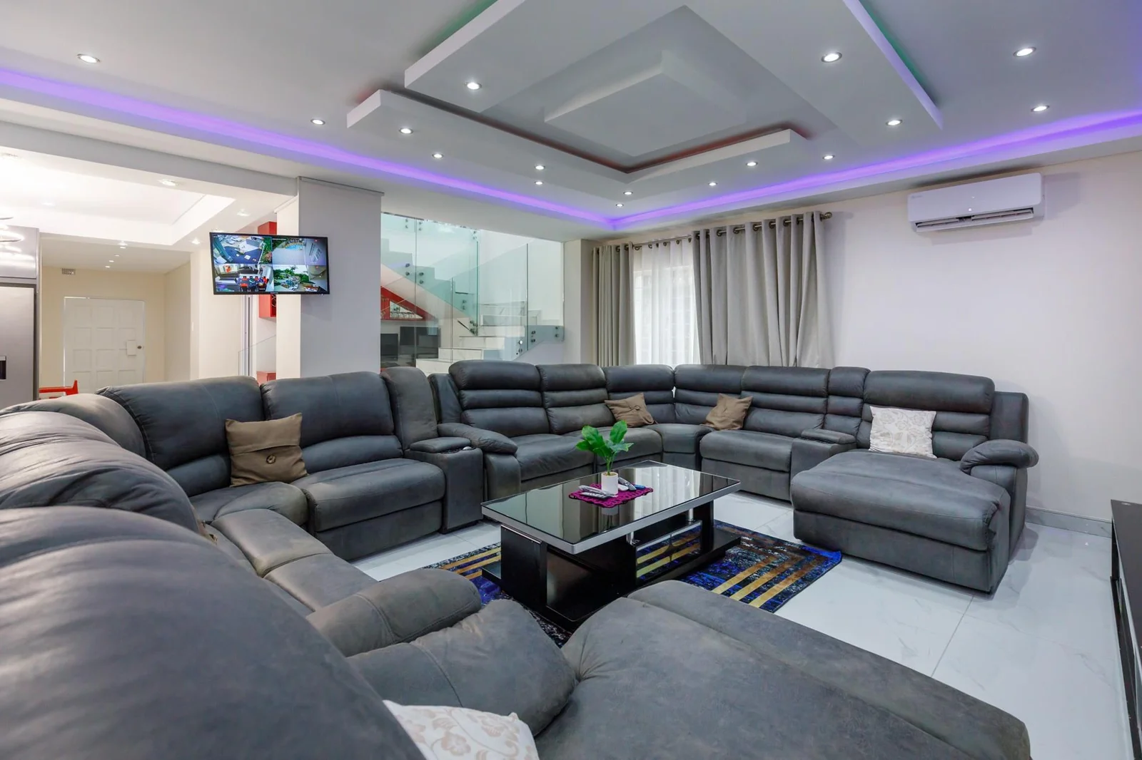 House in Durban North - 5 Bedrooms & 5 En-Suites