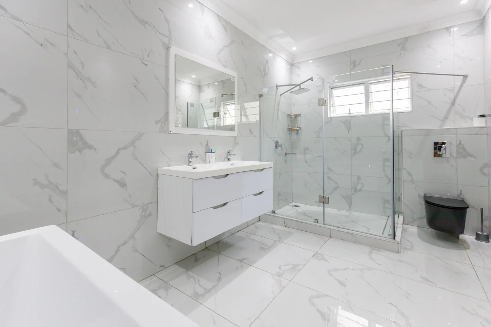 House in Durban North - 5 Bedrooms & 5 En-Suites