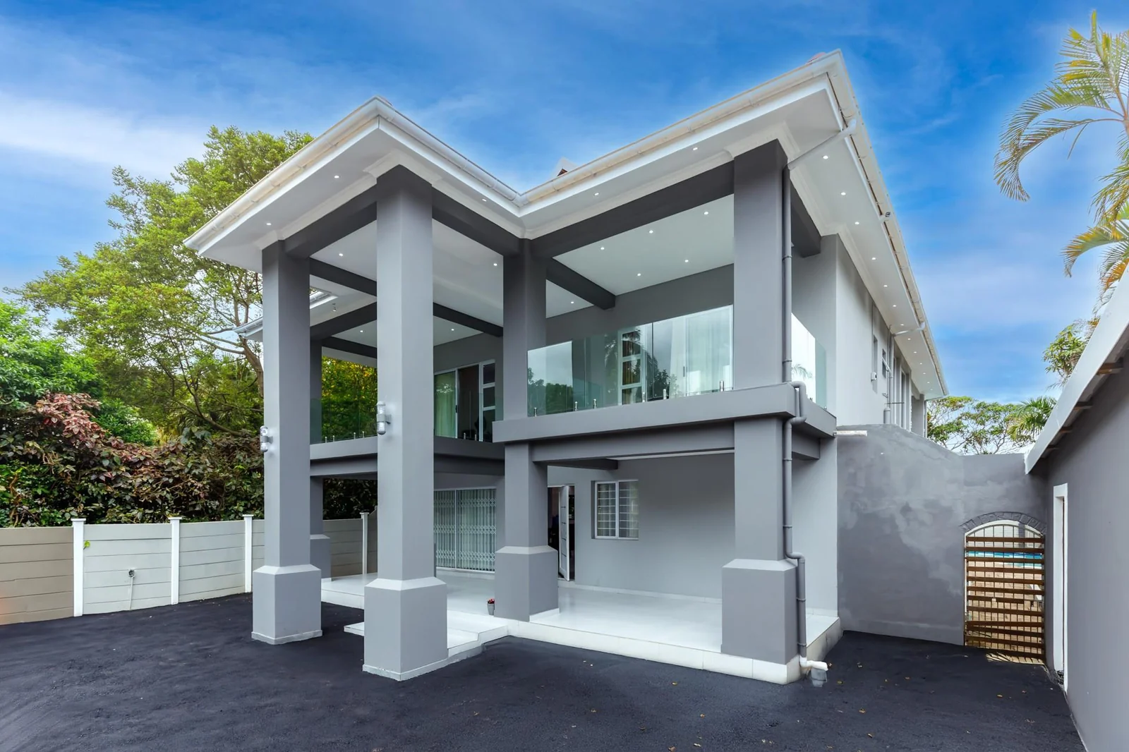 House in Durban North - 5 Bedrooms & 5 En-Suites