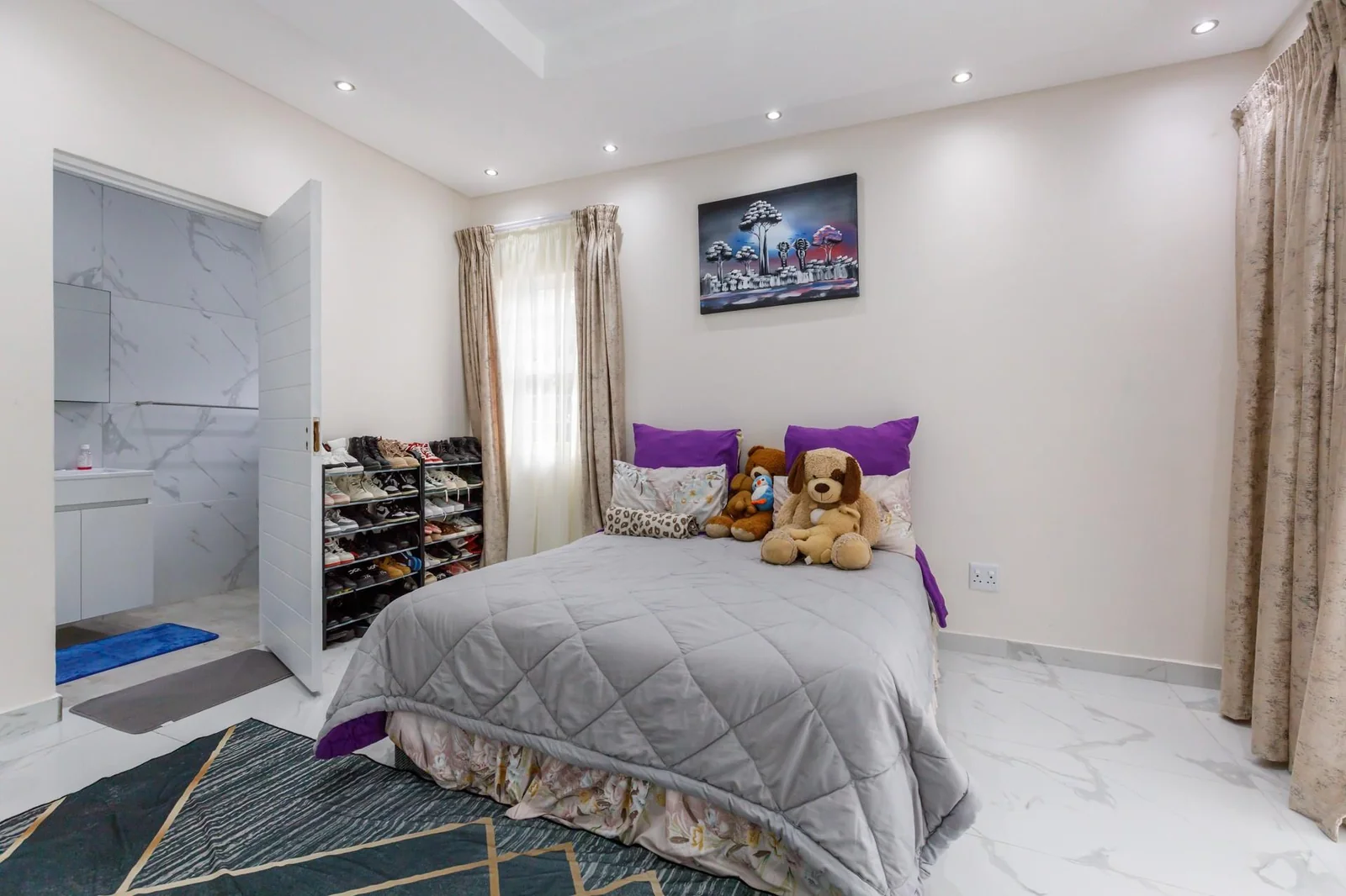 House in Durban North - 5 Bedrooms & 5 En-Suites