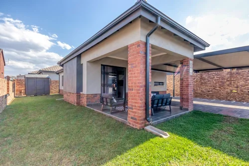 1001 Muntjac, Lion Pride, Randburg