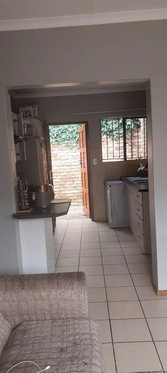 2 beds 2 baths, lock up Garage- Simplex for Sale