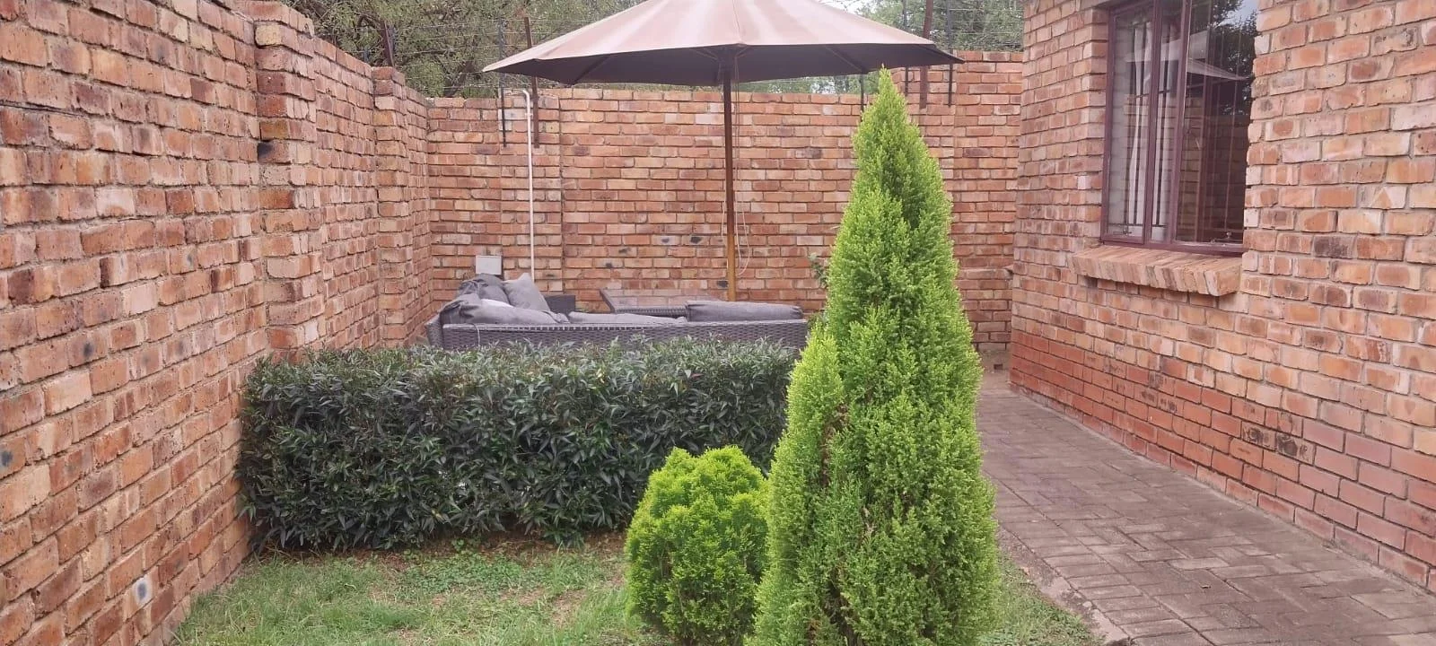 2 beds 2 baths, lock up Garage- Simplex for Sale