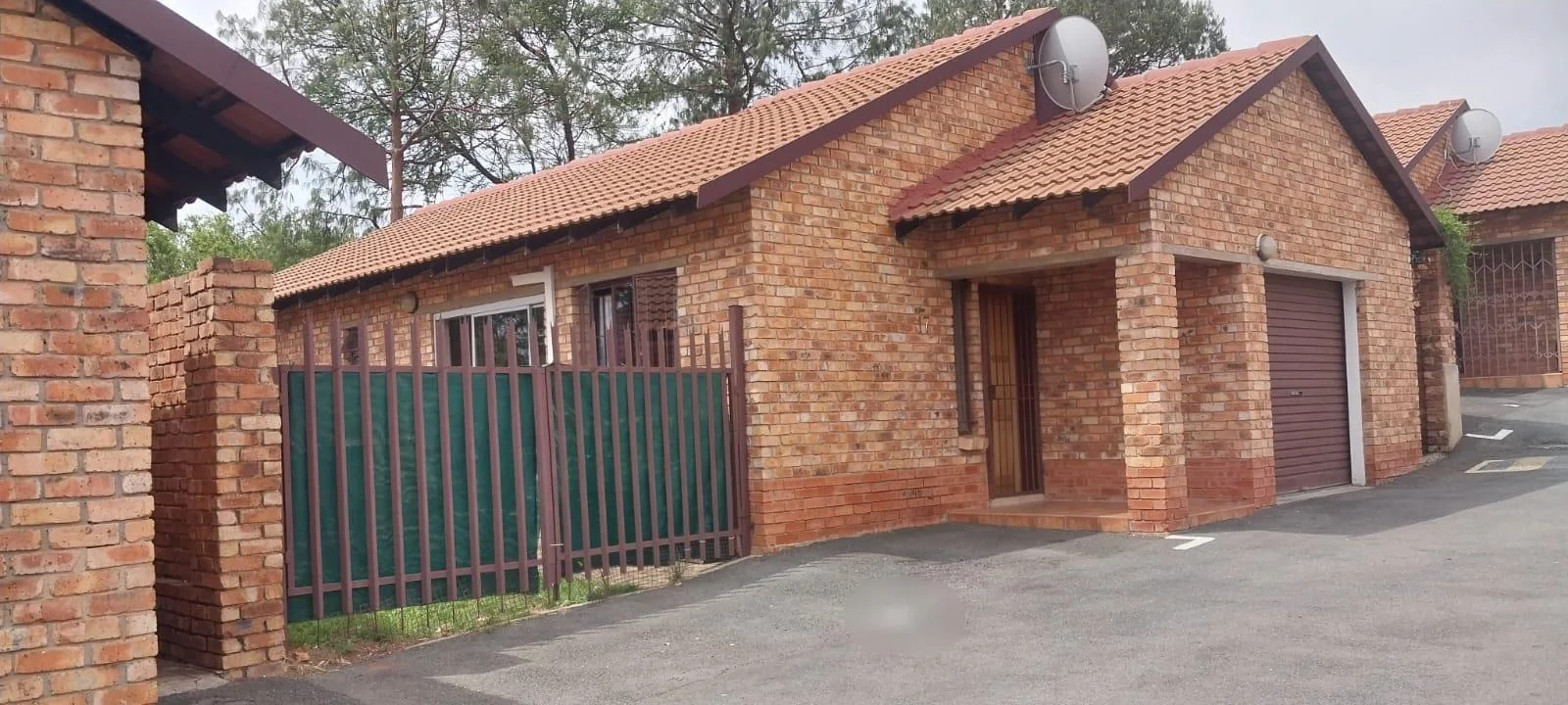 2 beds 2 baths, lock up Garage- Simplex for Sale