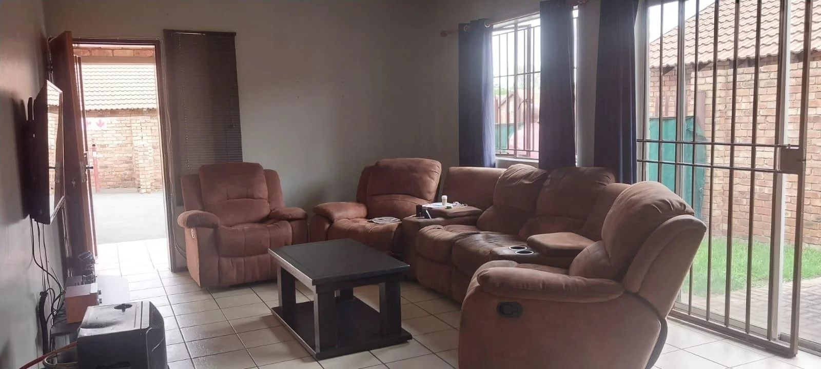 2 beds 2 baths, lock up Garage- Simplex for Sale