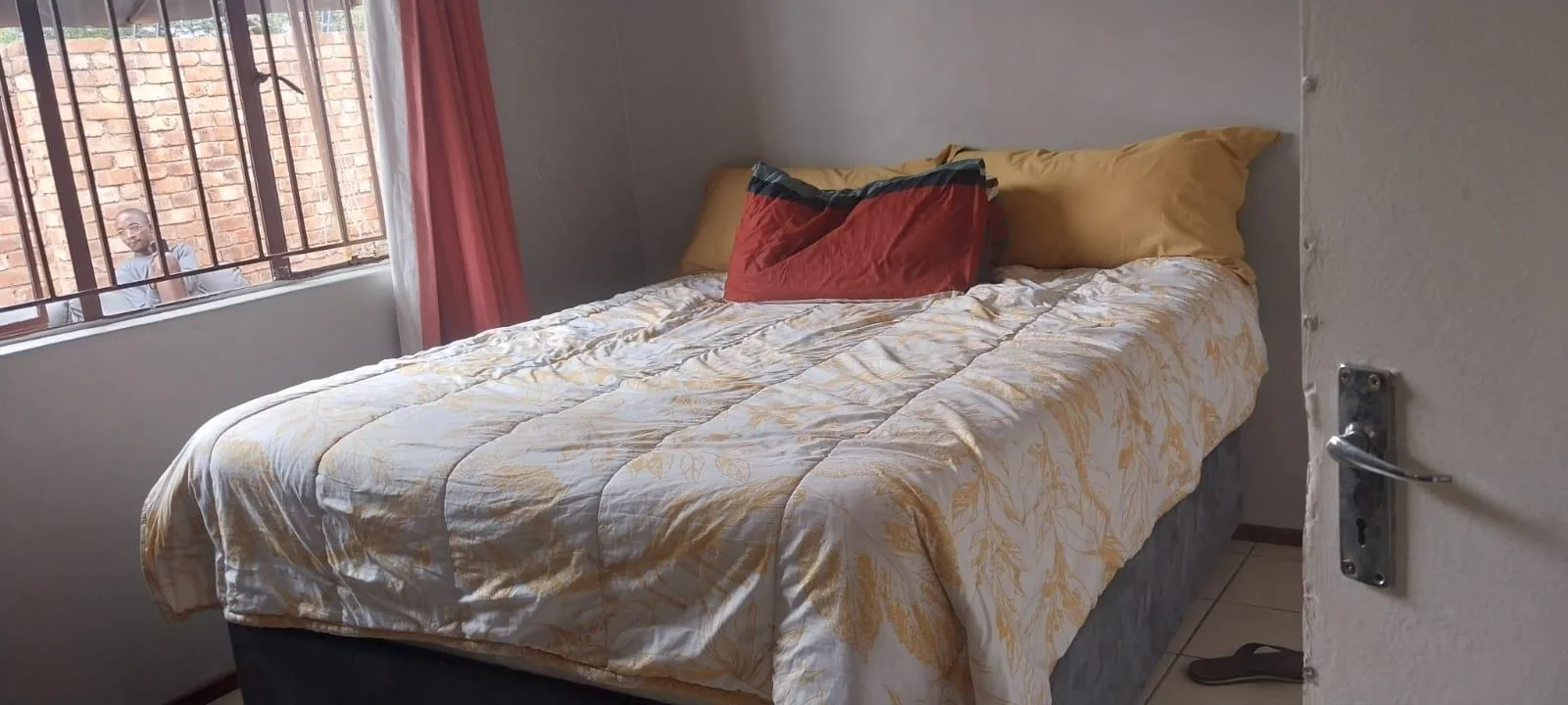 2 beds 2 baths, lock up Garage- Simplex for Sale