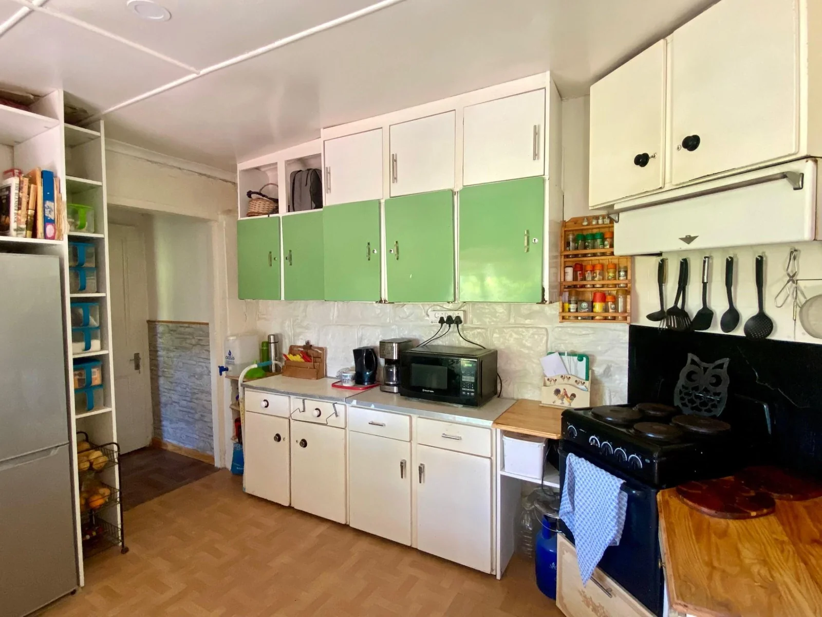 <br/>Cosy sandstone property with a well maintained garden and Watertank!<br/>