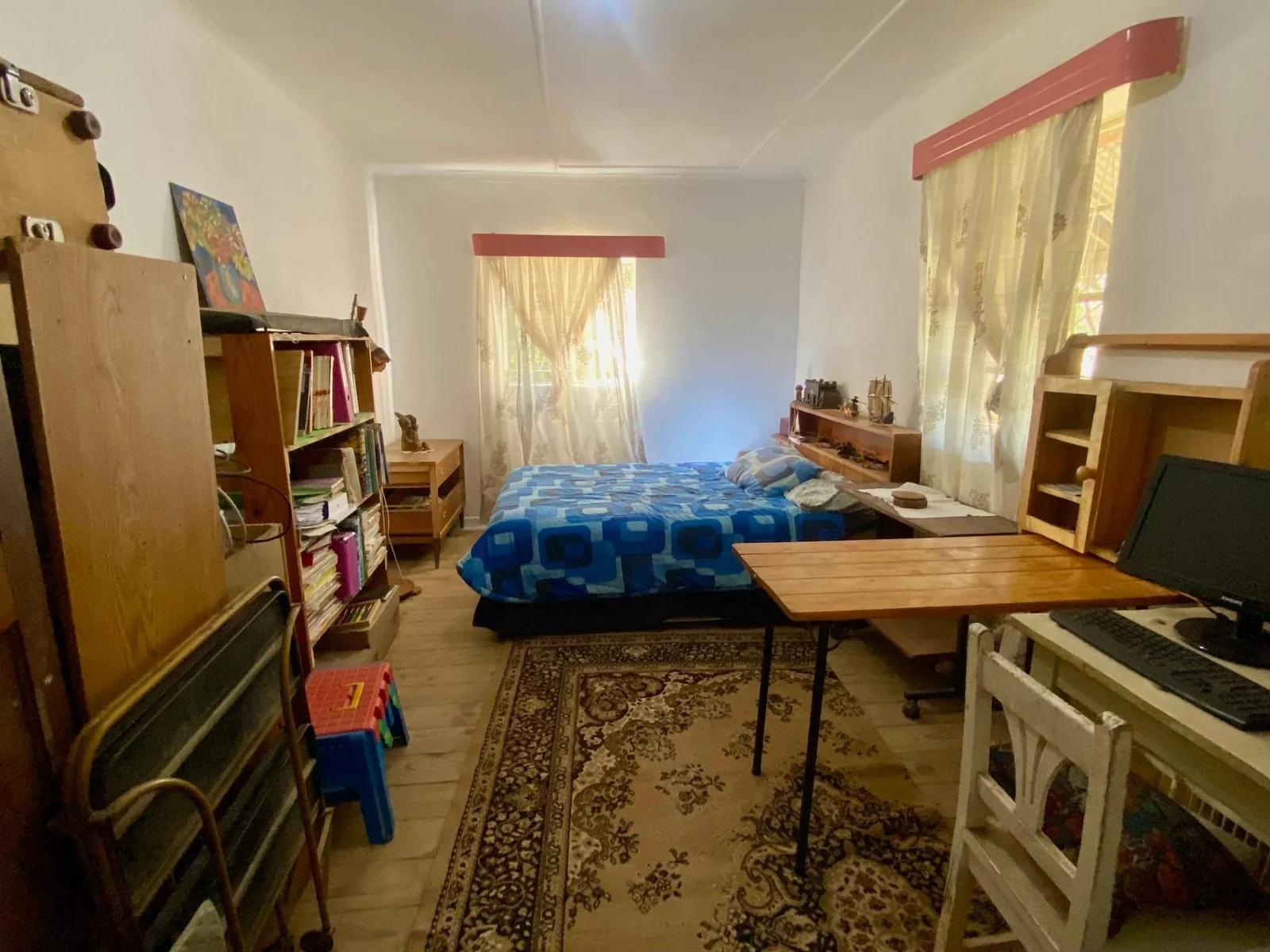 <br/>Cosy sandstone property with a well maintained garden and Watertank!<br/>