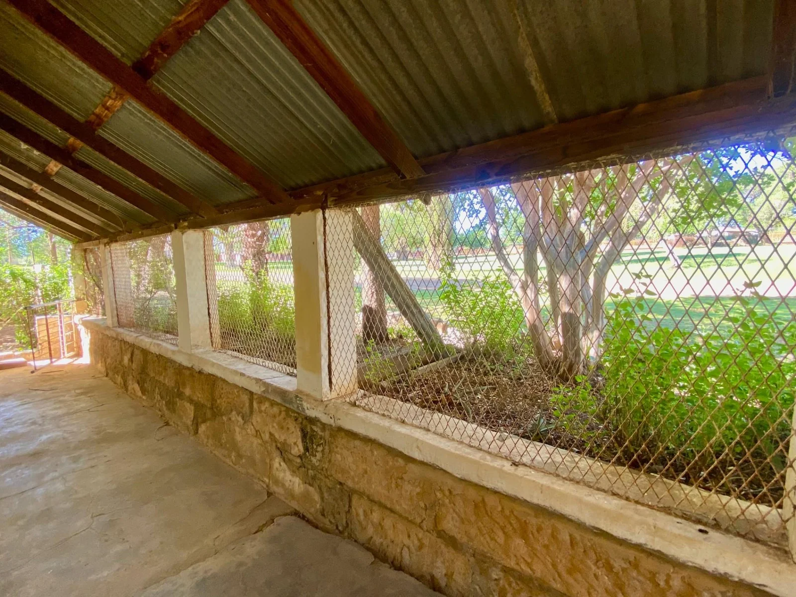 <br/>Cosy sandstone property with a well maintained garden and Watertank!<br/>