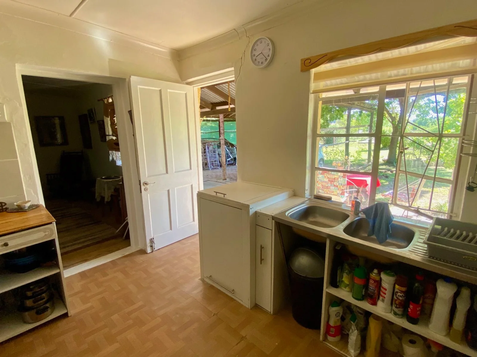 <br/>Cosy sandstone property with a well maintained garden and Watertank!<br/>