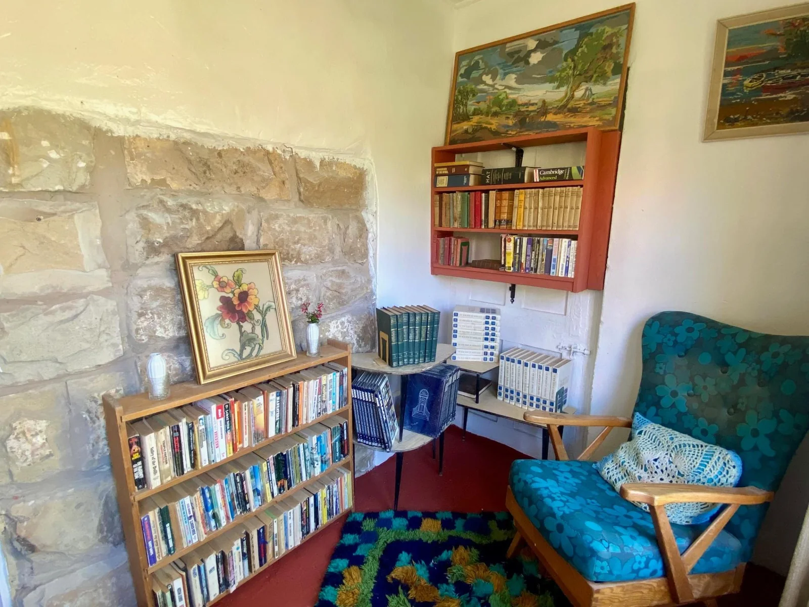 <br/>Cosy sandstone property with a well maintained garden and Watertank!<br/>