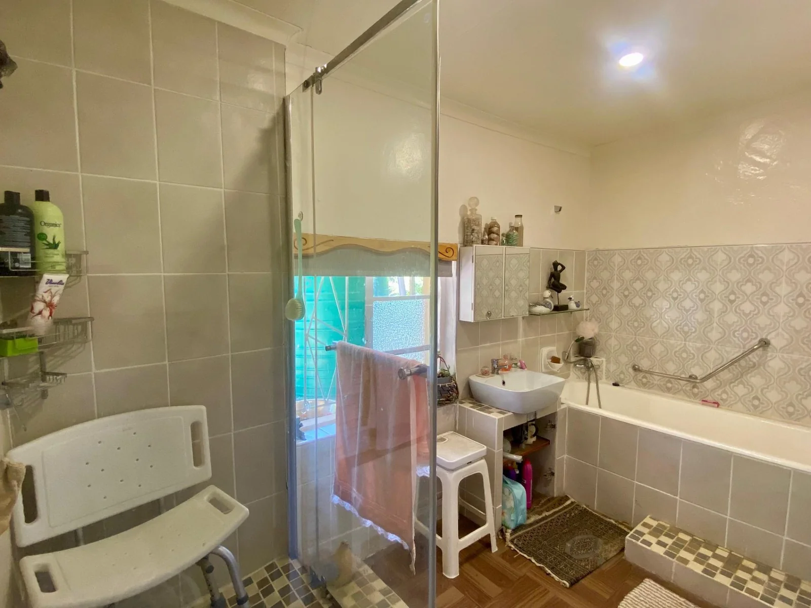 <br/>Cosy sandstone property with a well maintained garden and Watertank!<br/>